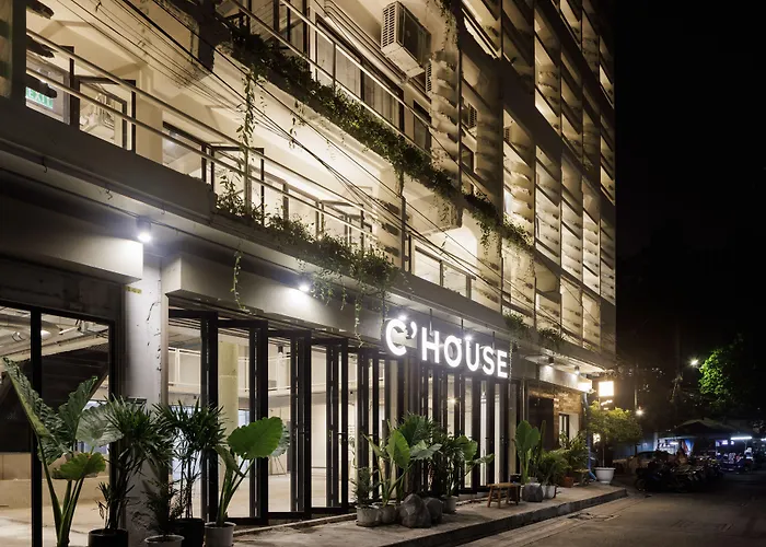 C'house Хостел *